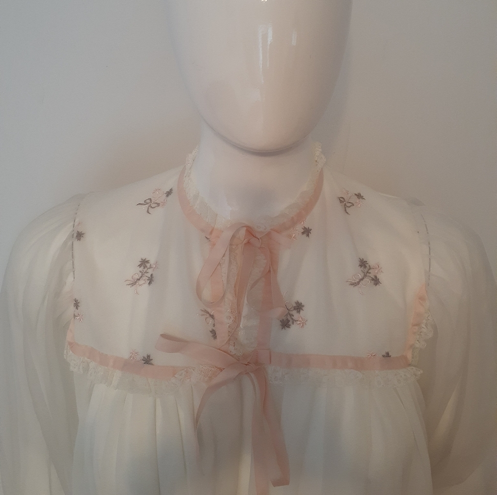 Vintage 1940's 1950's Dressing Gown Sheer Lingeri… - image 4